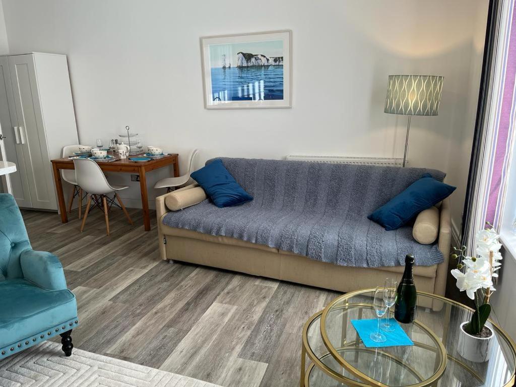 Amberlea Apartment Суонидж Екстериор снимка