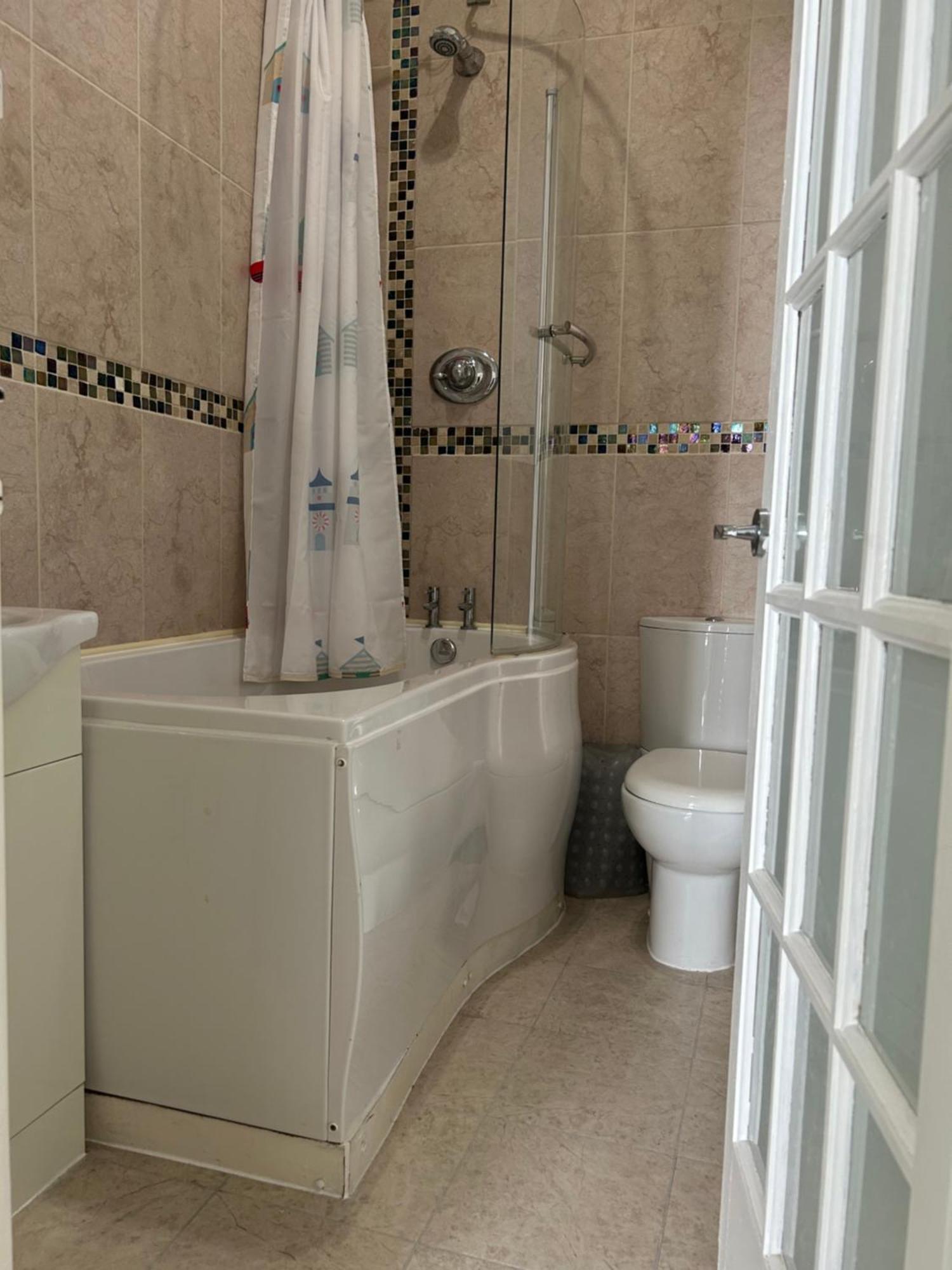 Amberlea Apartment Суонидж Екстериор снимка